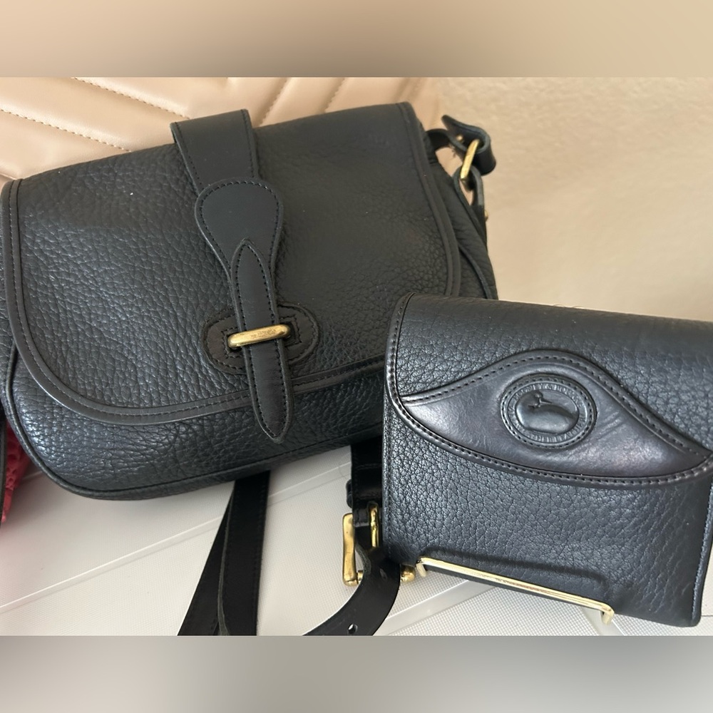 Vintage Beautiful Dooney &Burke Black Leather purse and wallet!